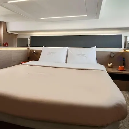 Bateau-hôtel Il - Cannes, Vieux-port Cannes